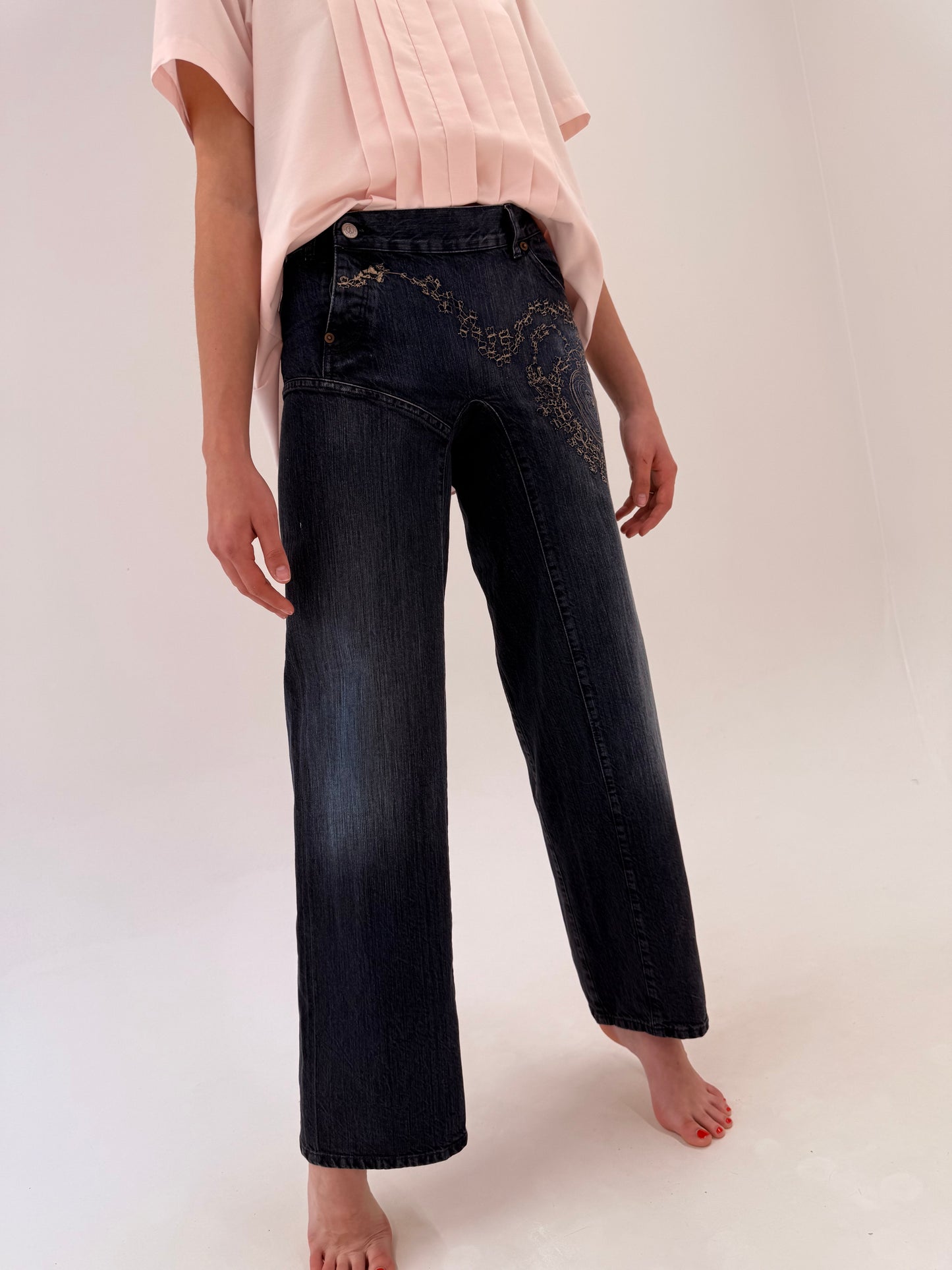 Jeans luxury de designer japonez Michiko Koshino palazzo cu broderie în croi specific