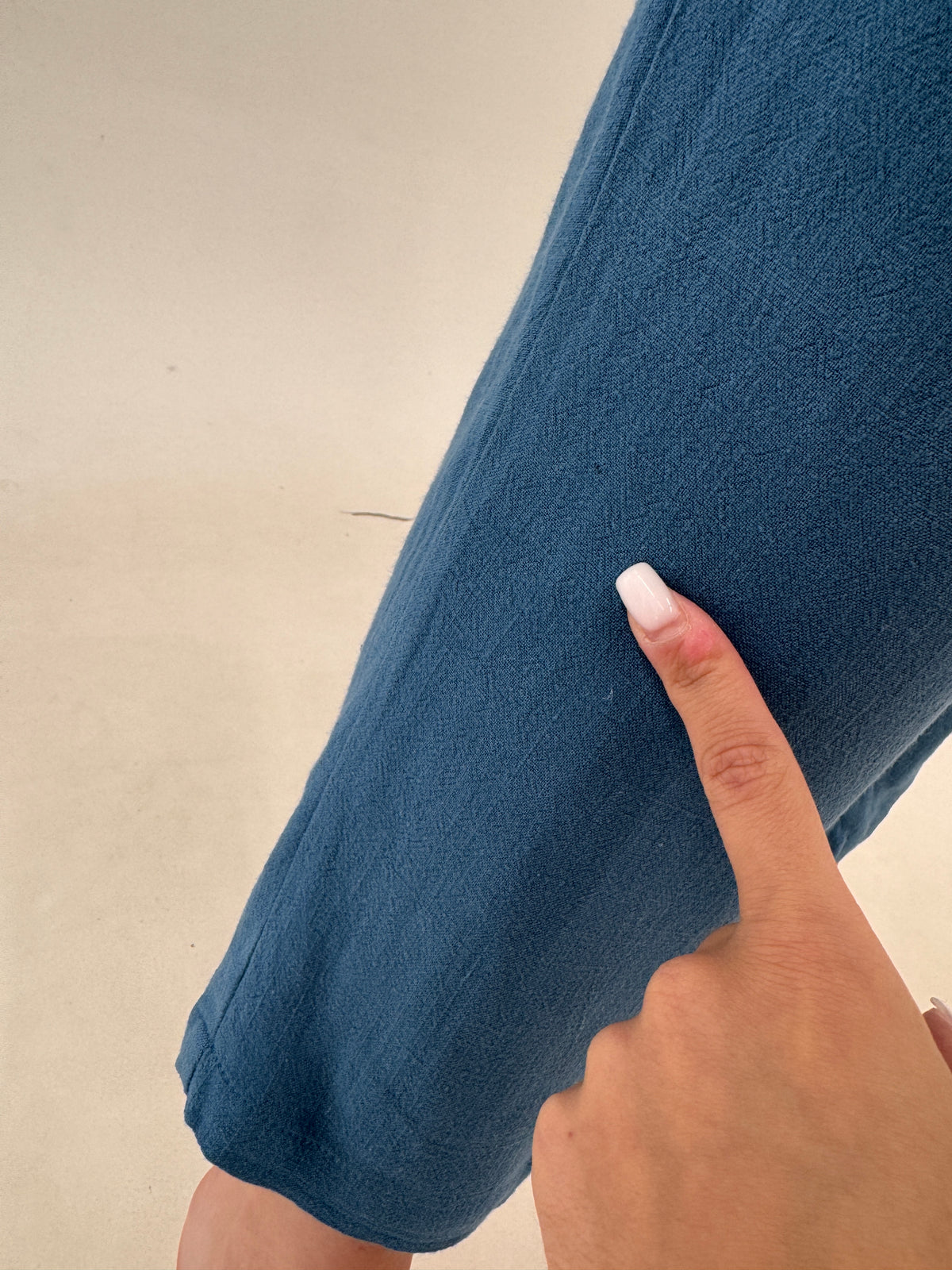 Pantaloni jeans blue noi cu etichetă din panza cu talie ultra înaltă generoasă