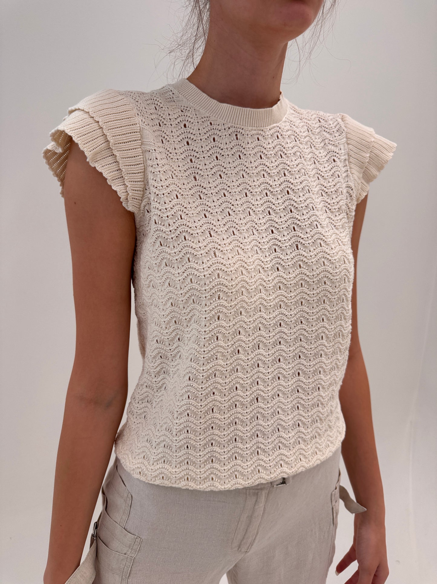 Top light nude din bumbac macrame în croi retro modern