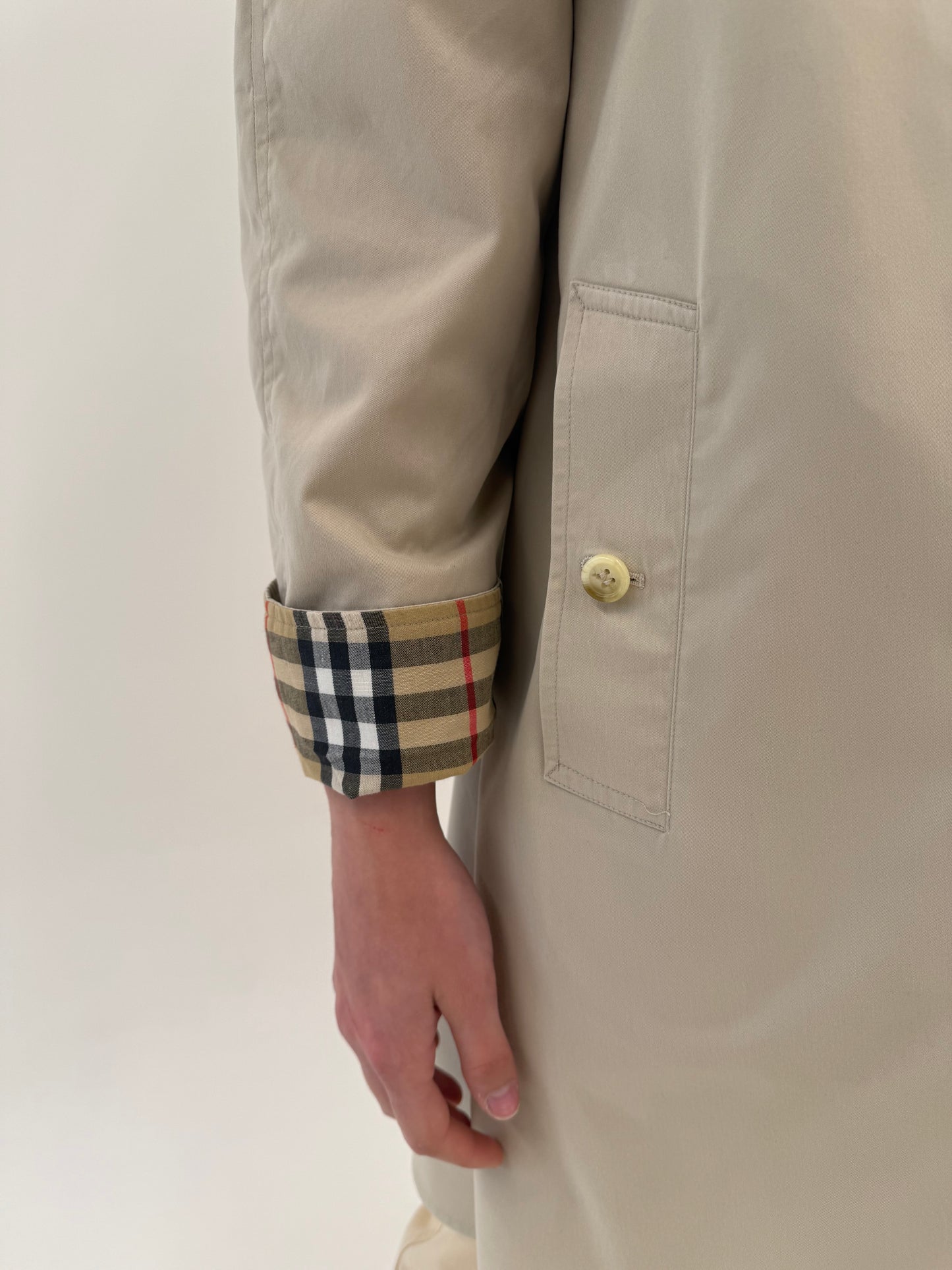 Trench vintage Burberry de vară petite cu manșete cu logoul brandului