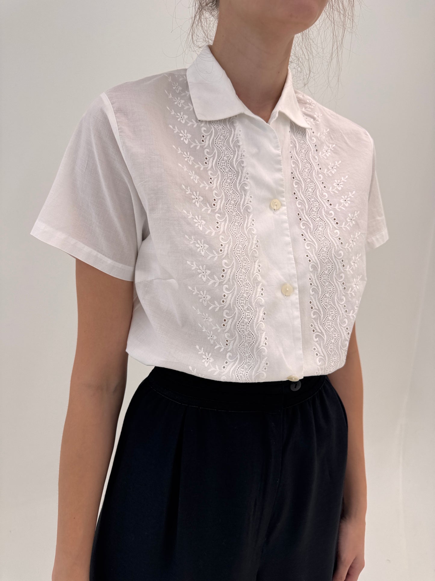 Cămașa vintage cu broderie anglaise excepțională din cel mai fin bumbac