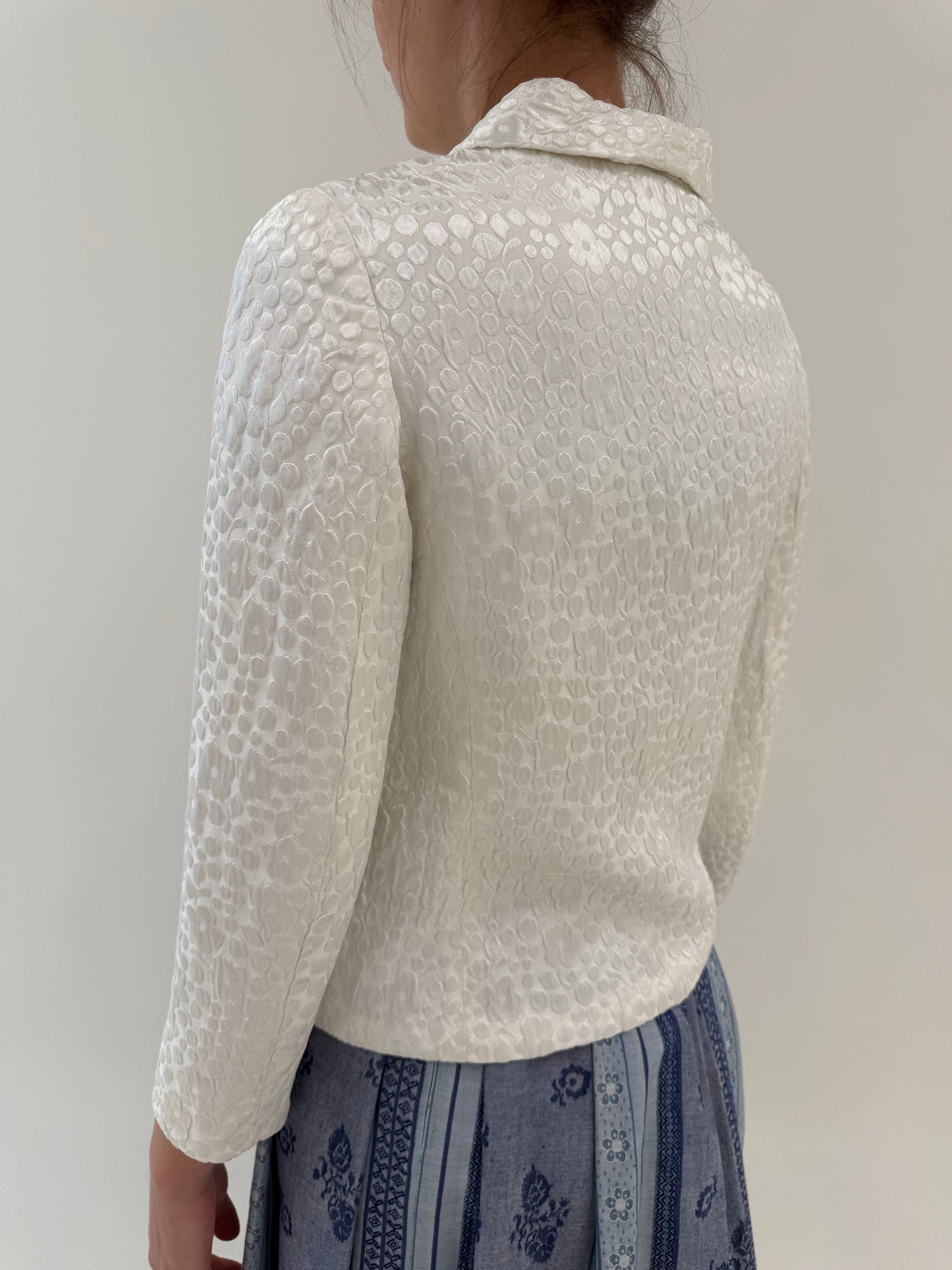 Sacou vintage petite  în croi de ani din brocart de vară superb satinat