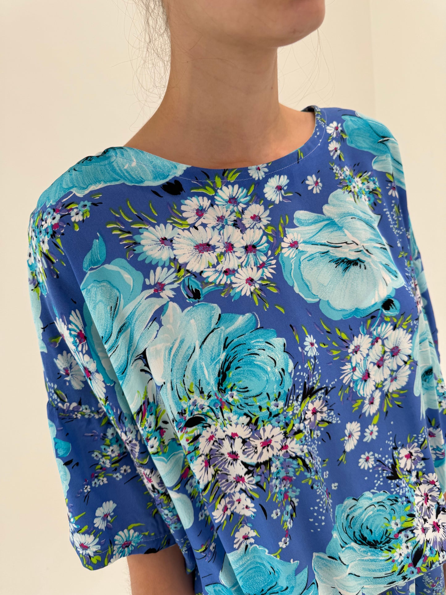 Rochie vintage în croi retro modern cu talie căzută elastică reglabilă super vaporoasă