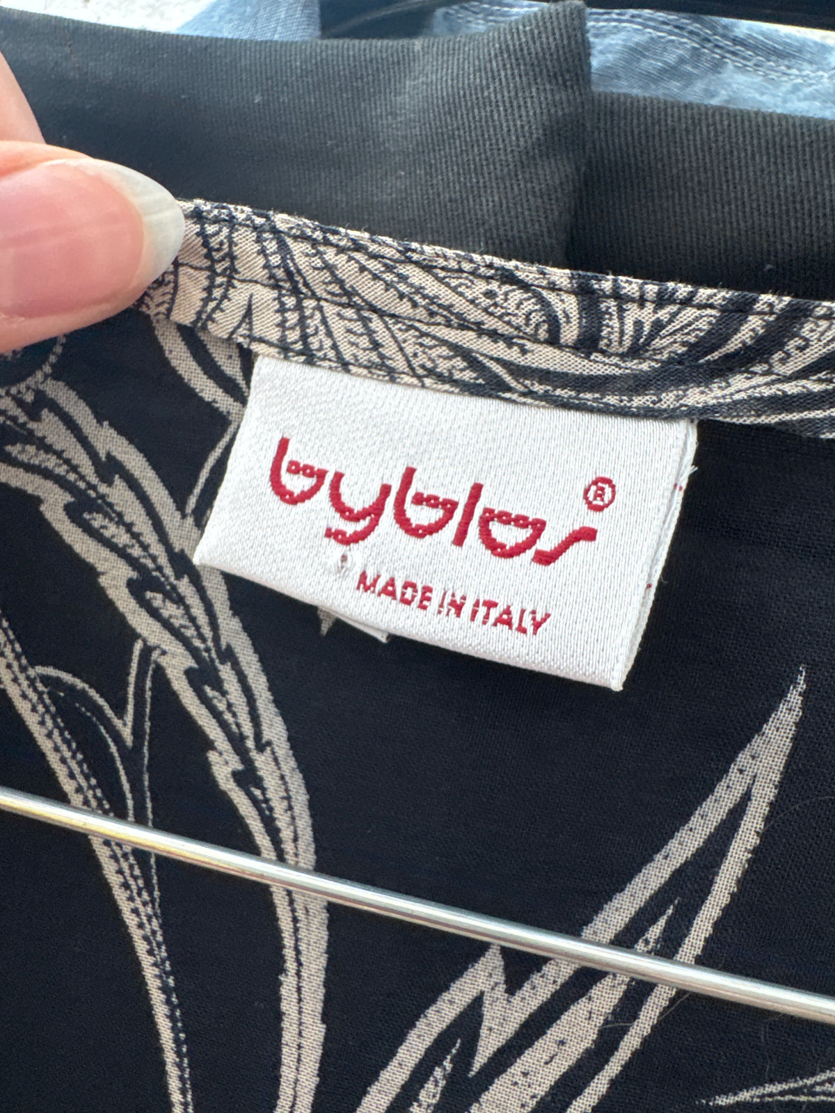 Cămașa luxury vintage Byblos neagră cu print din cea mai fină panzica de bumbac