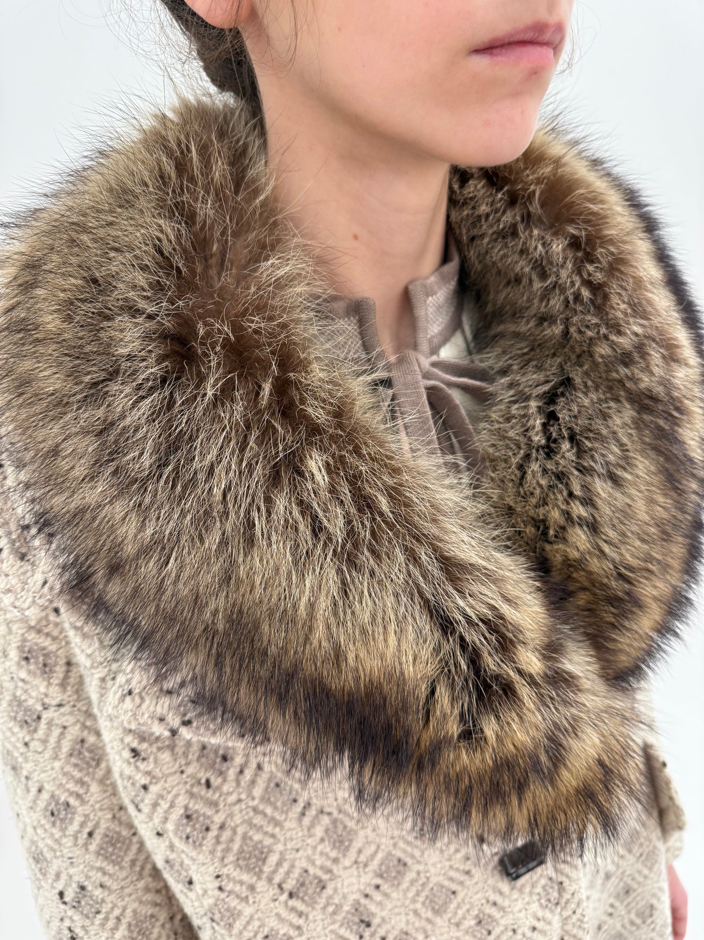 Palton old vintage anii 60 în stil New Look Dior cu blană naturală de raton