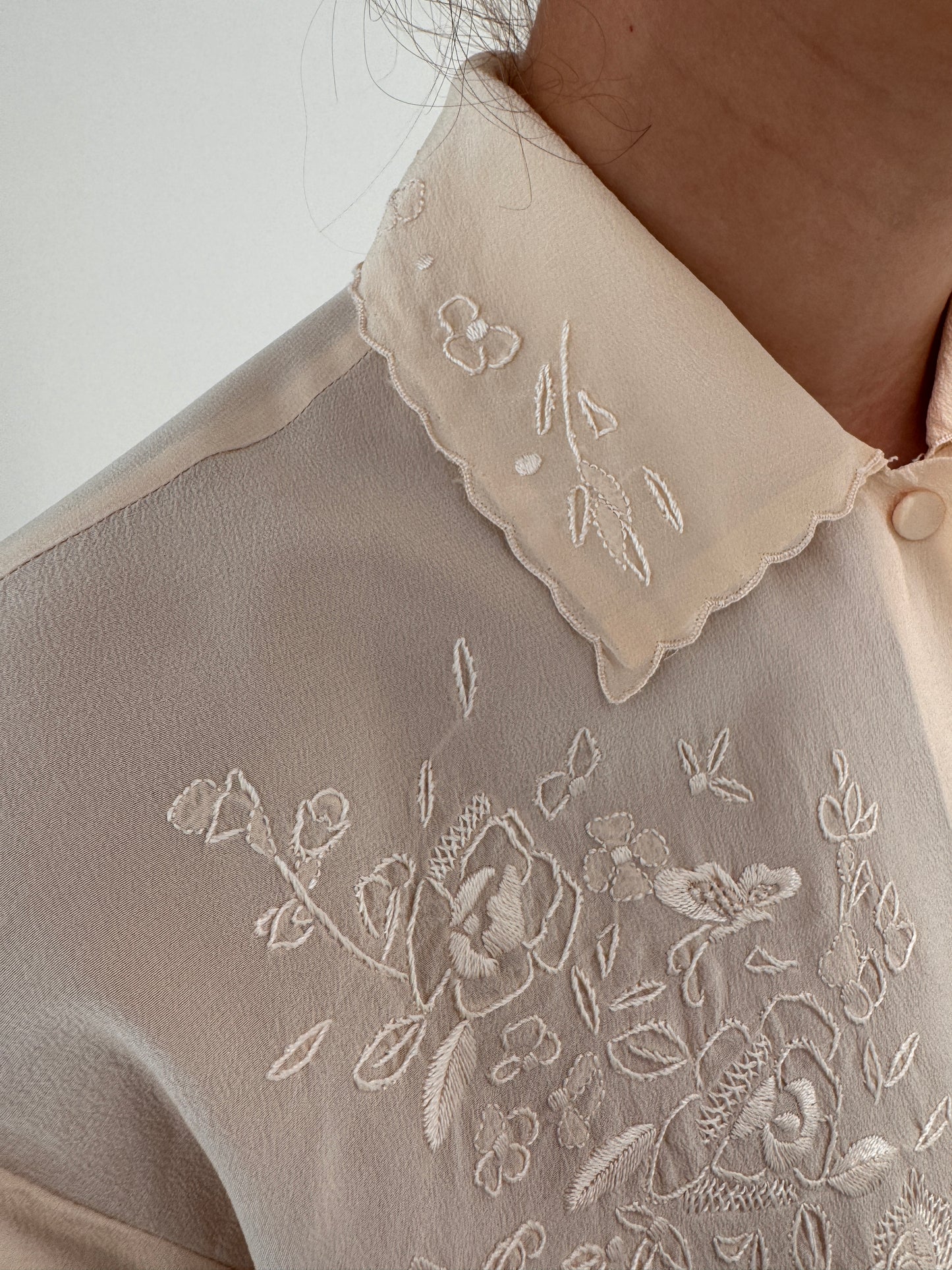 Cămașa bijuterie din mătase naturală cu broderie manuală powder pink