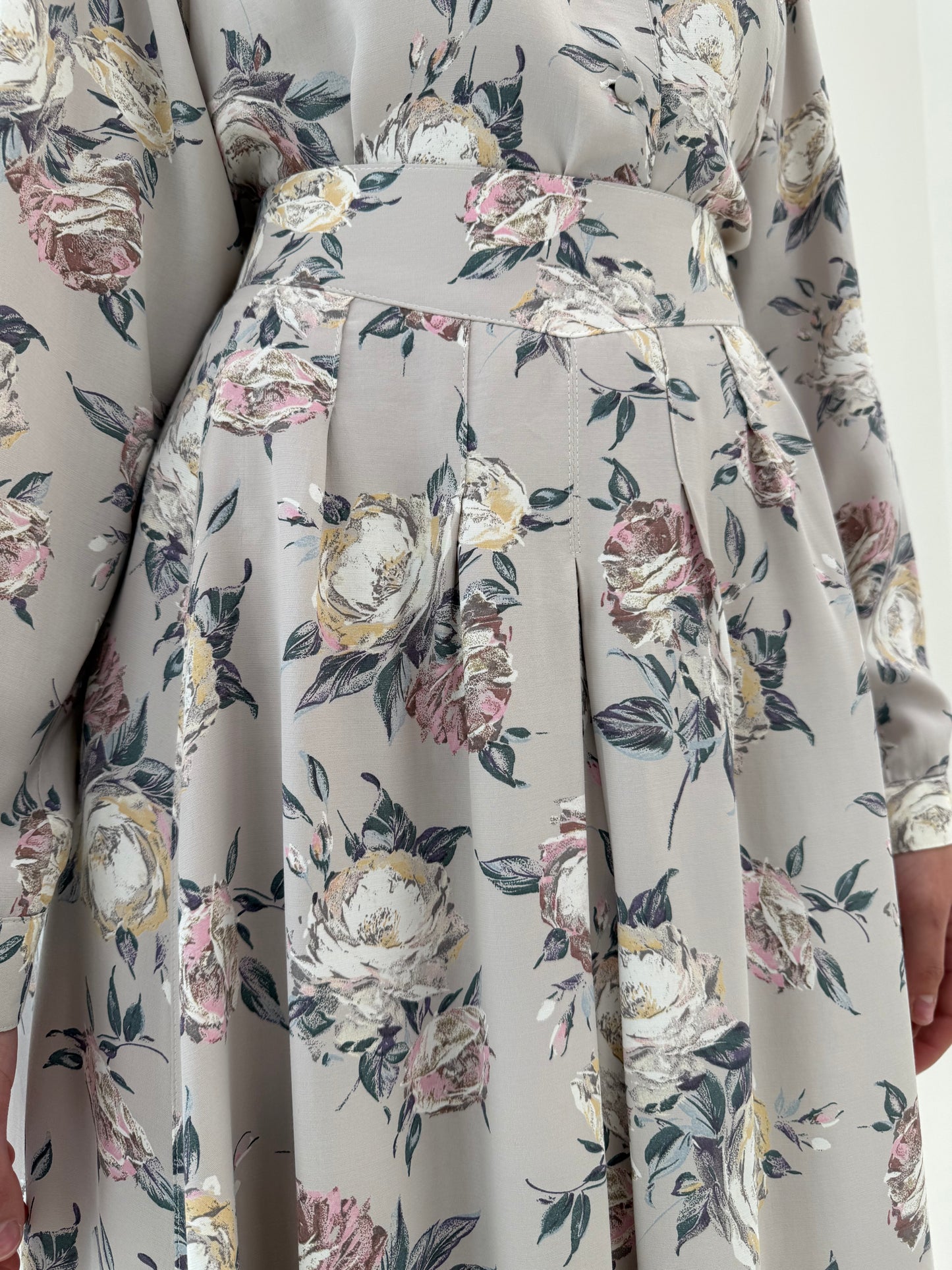Set vintage excepțional warm gray cu print floral delicat și fustă spre maxi