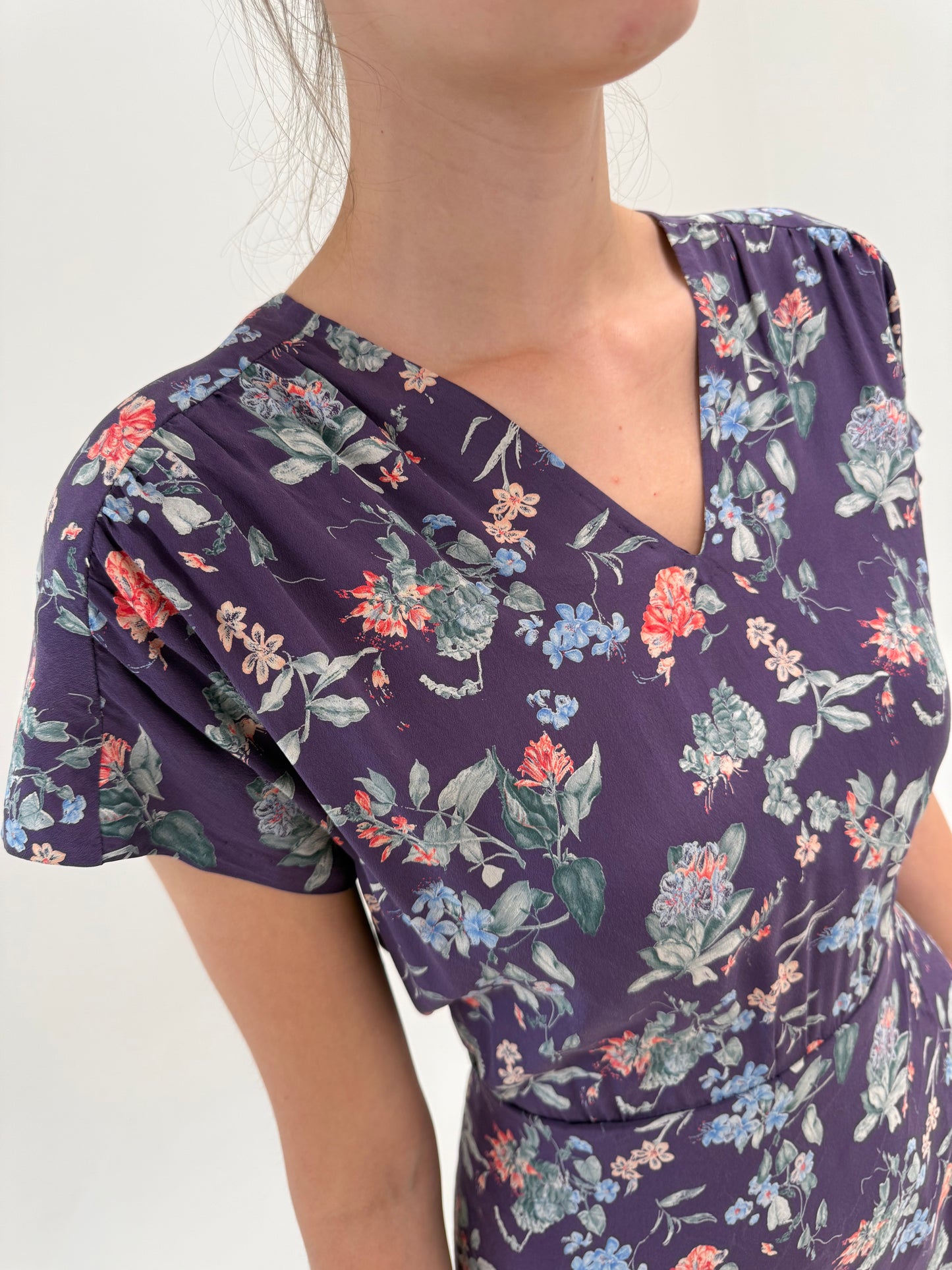 Rochie maxi din mătase naturală mată cu talie ultra înaltă marcată