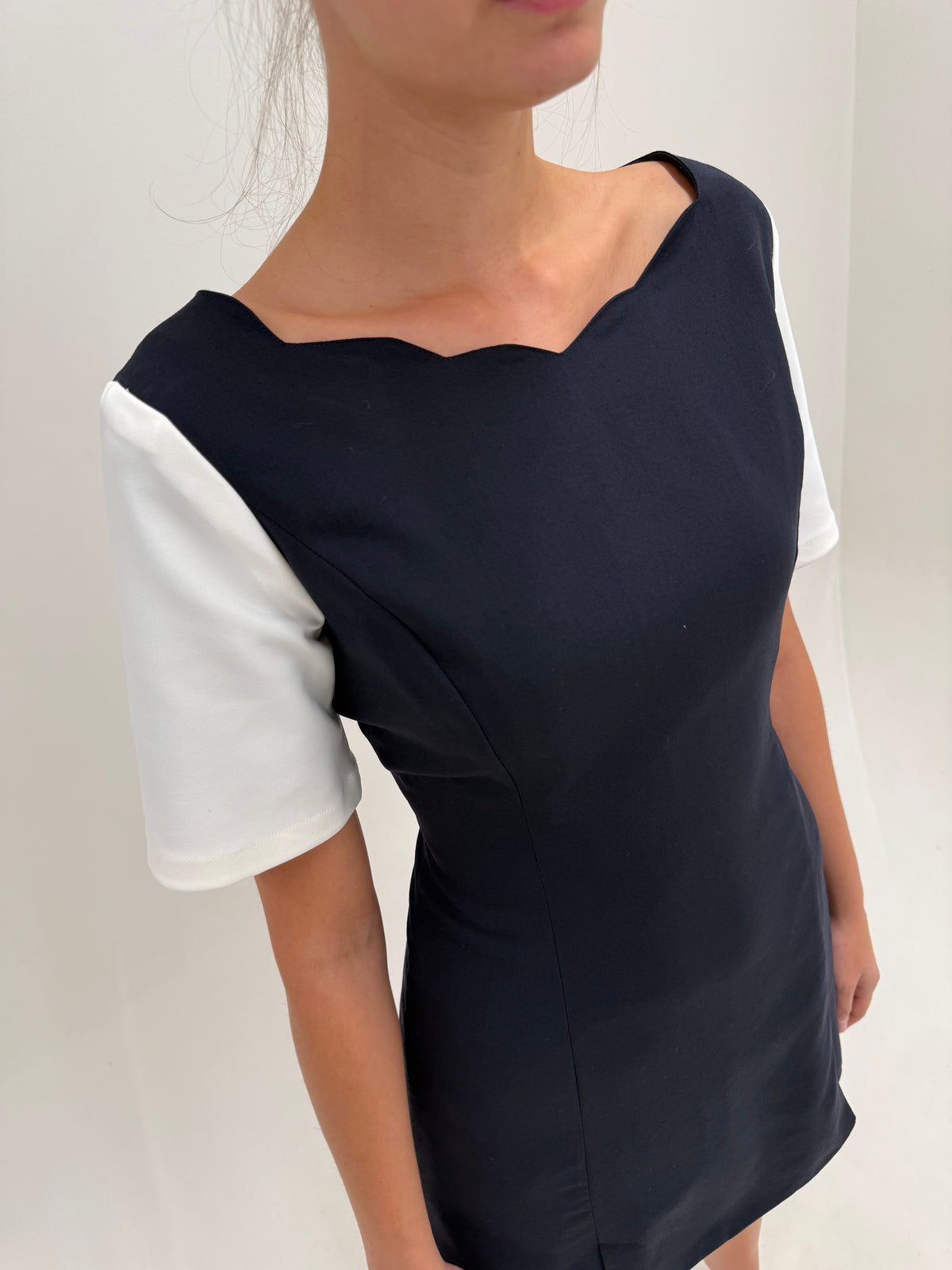 Rochie italiană din lanita extrafina cu mânecuțe elastice contrastante