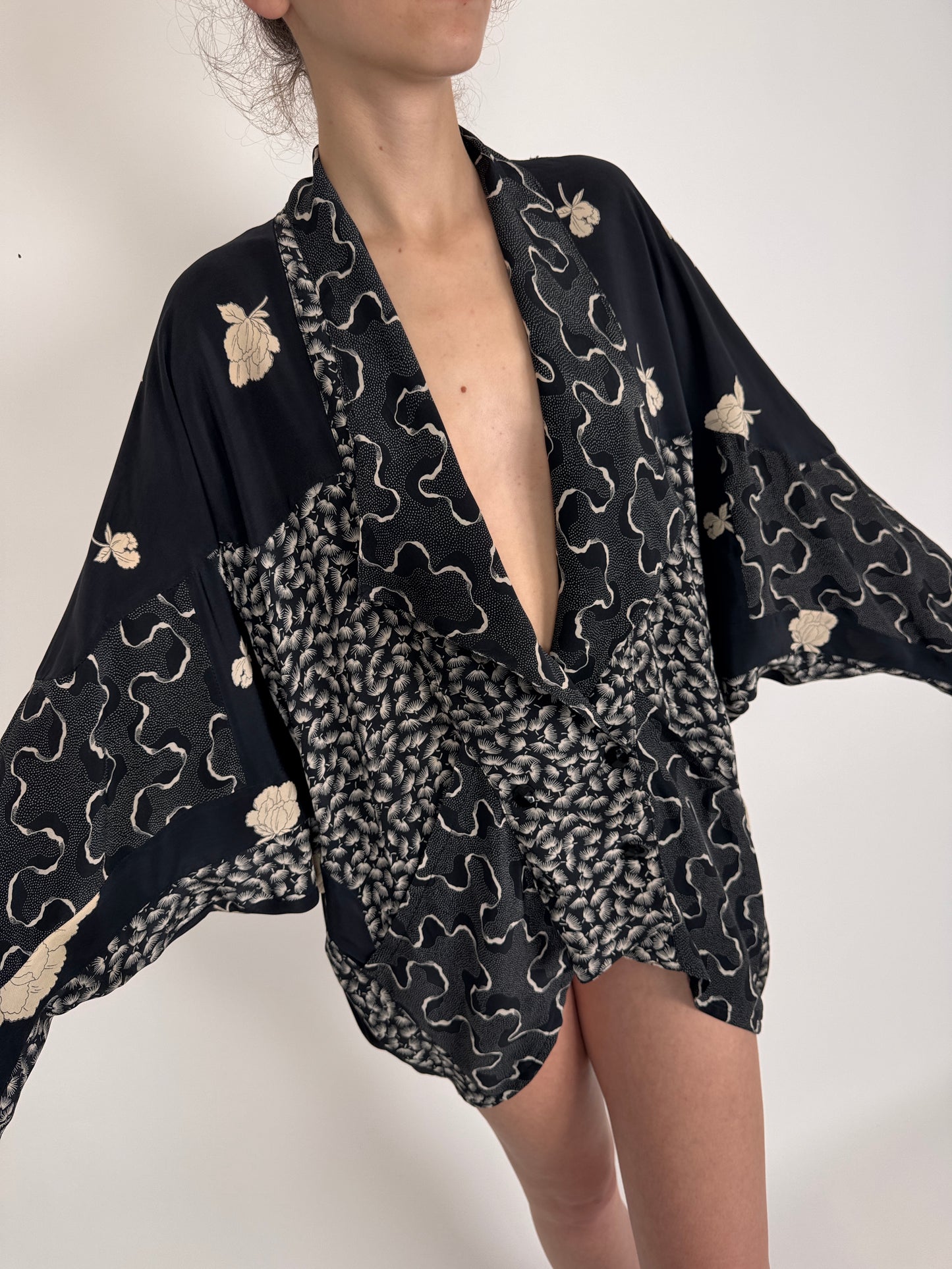 Top vintage / sacou cu mânecă finute și print ivorie pe negru