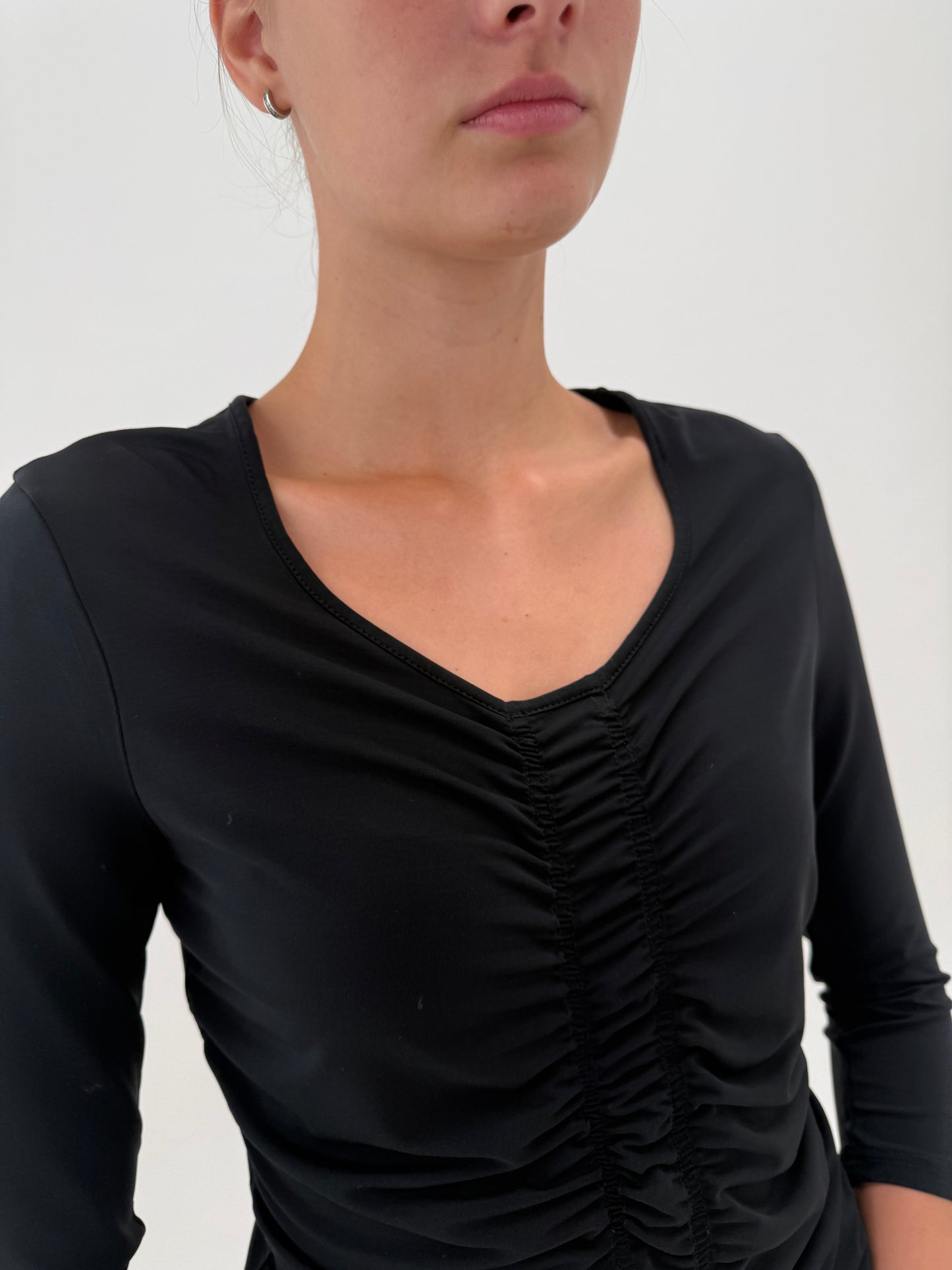 Bluză Burberry neagră din jerse fin în croi drapat