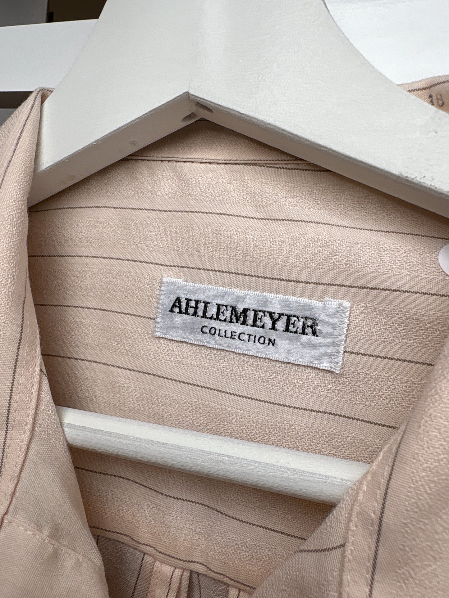 Cămașa vintage premium pink nude din poplin plin cu broderie geometrică