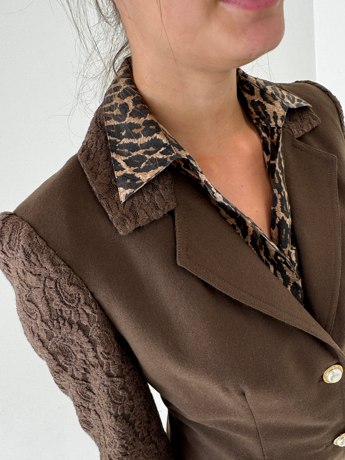 Sacou vintage din lana chocolate brown cu nasturi bijuterie și mâneci spectaculoase
