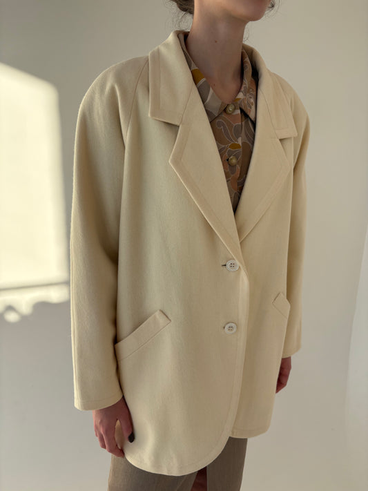 Palton butter white în croi retro modern din lana extrafina