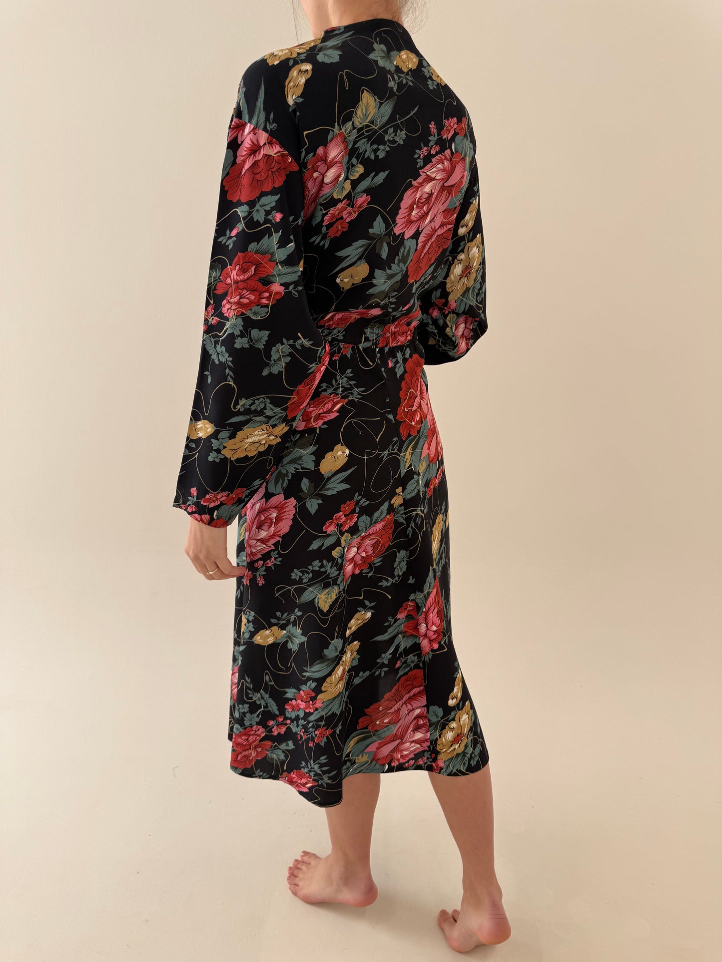 Rochie maxi cu buzunare și print floral superb și bust ușor drapat petrecut