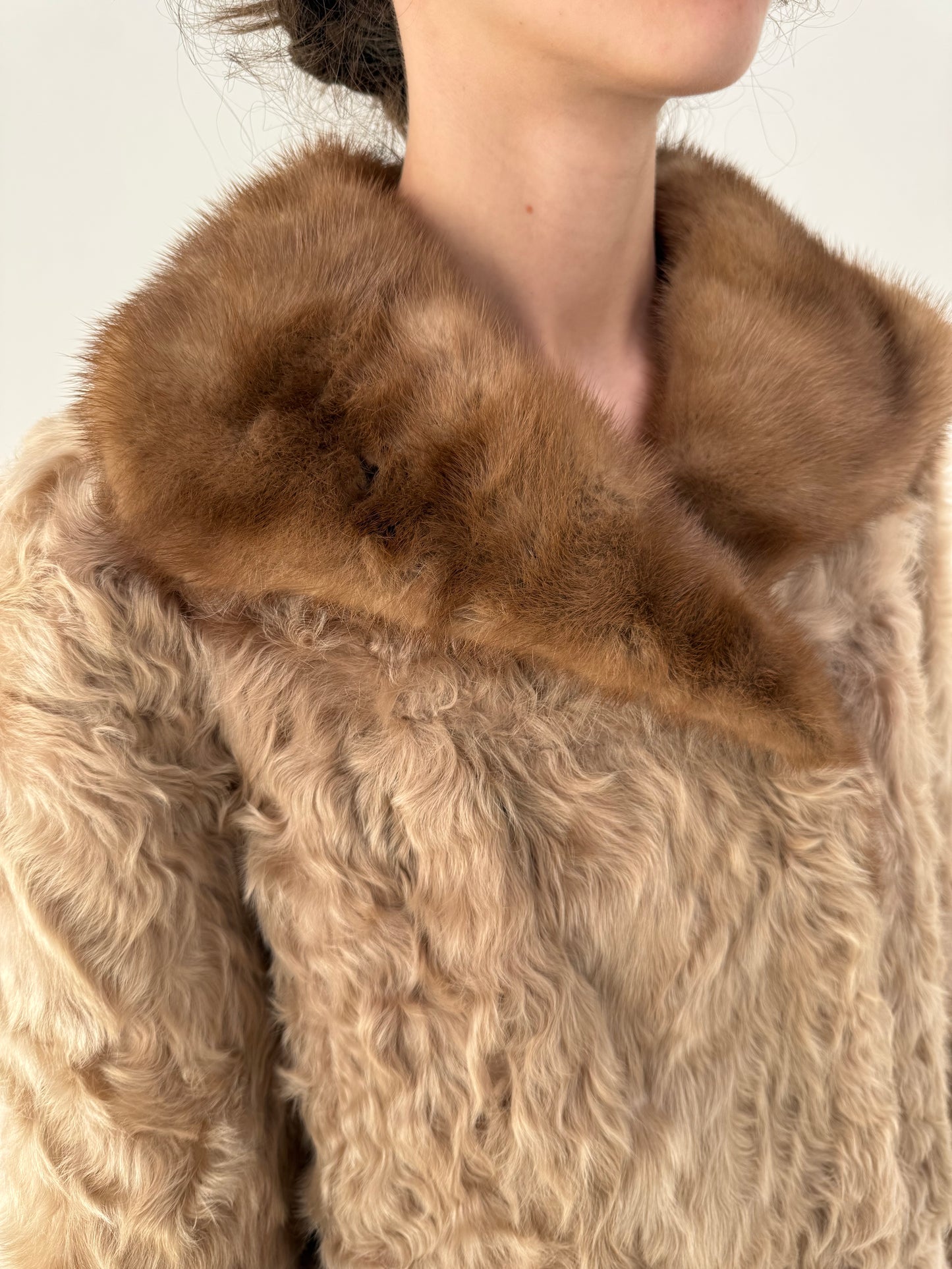 Blană vintage luxury mouton frisé light camel cu guler din blană de nurcă