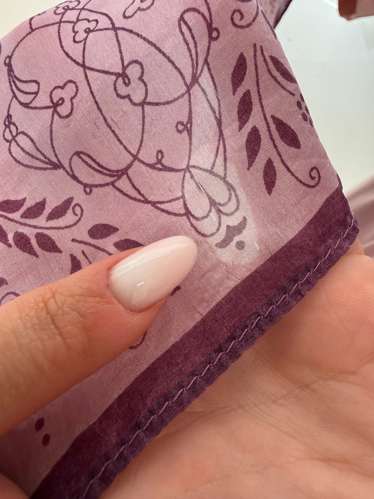 Eșarfă XL din mătase naturală cu print în nuanțe de lavanda și roz