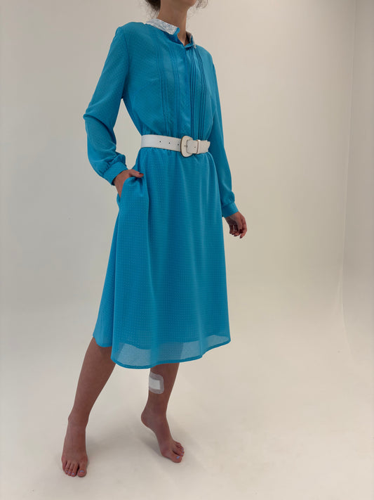 Rochie vintage cu buline, talie marcată și buzunare