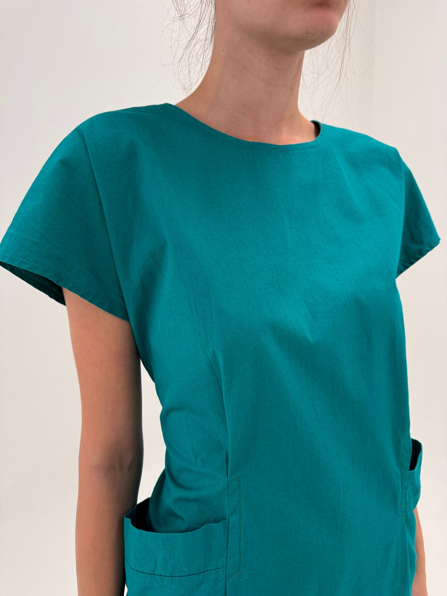 Rochie italiana în croi retro modern cu buzunare teal green din poplin premium