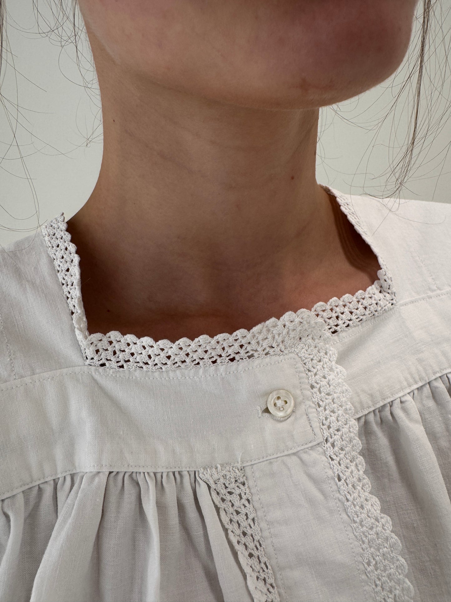 Rochie old vintage din pânză veche excepțională de bumbac cu lucrătură manuală