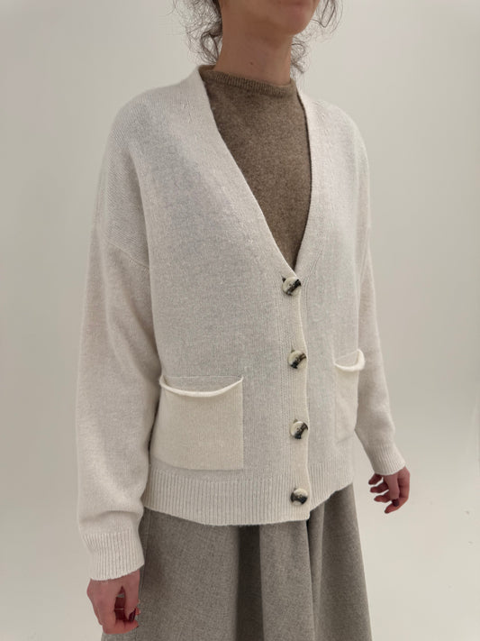 Cardigan alb în croi lejer din lana extrafina și cașmir și gramaj mare