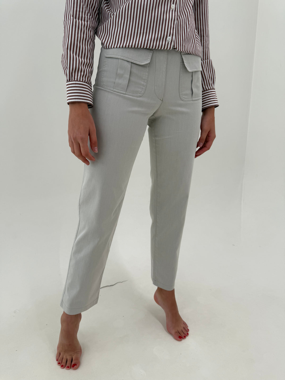 Pantaloni warm gray Armani în croi straight leg din bumbac gros