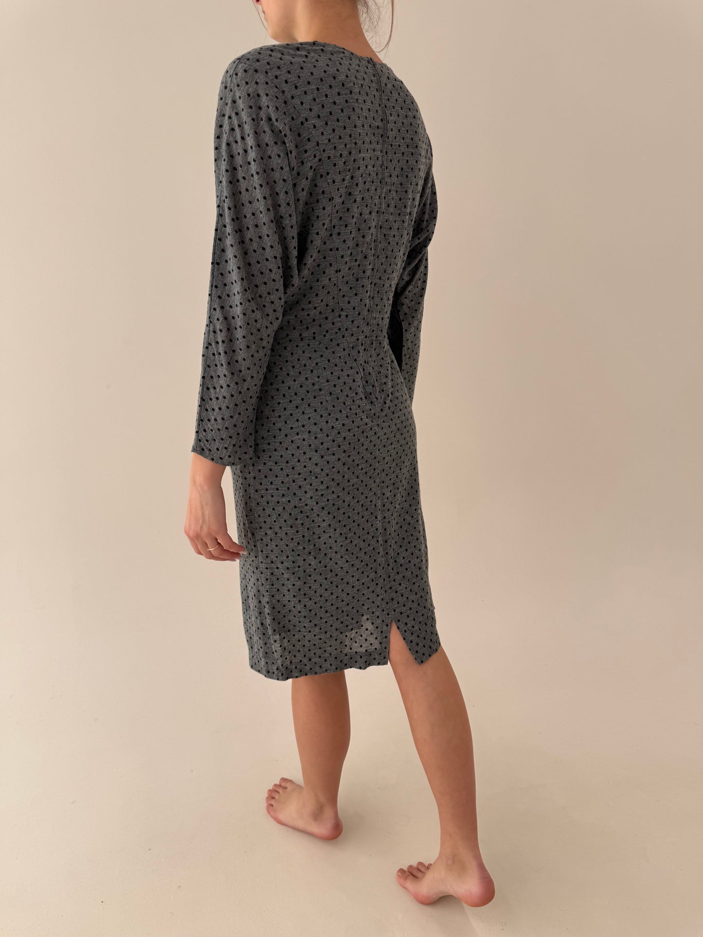 Rochie vintage cu buline , buzunare și mânecă fluture