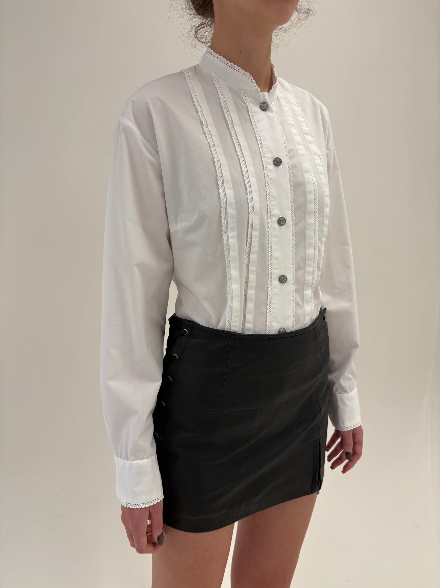 Fustă mini din piele naturală în croi actual