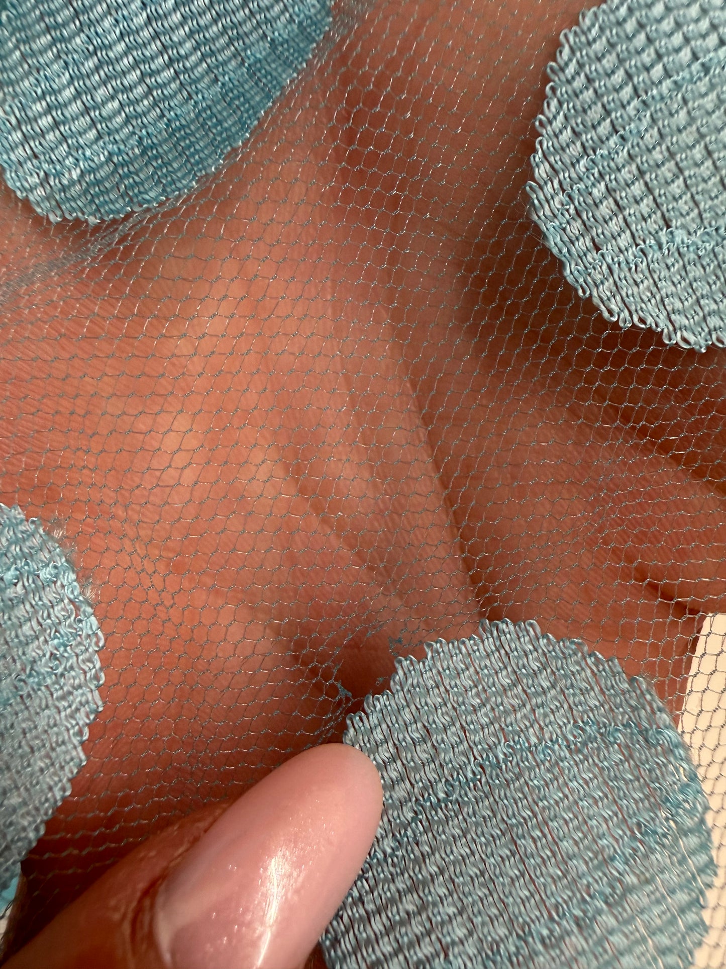 Rochie maxi vintage din mesh cu buline și corsaj cu umeri bufanți