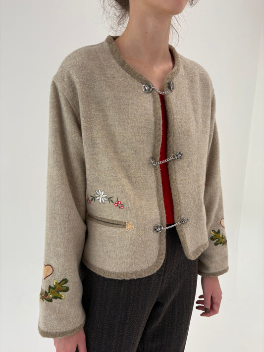 Jacheta vintage nude cu închideri metalice și broderie din lana extrafina