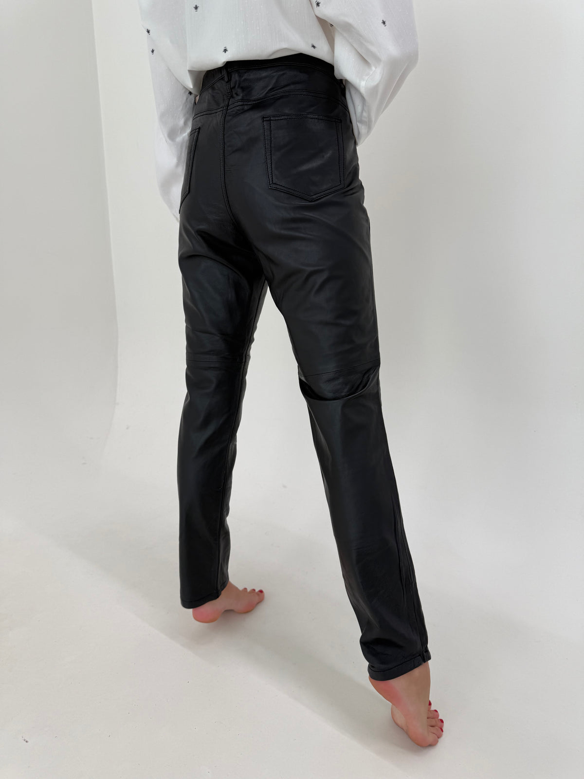 Pantaloni tall din piele naturală și xtrem de moale în croi pe picior și talie generoasă