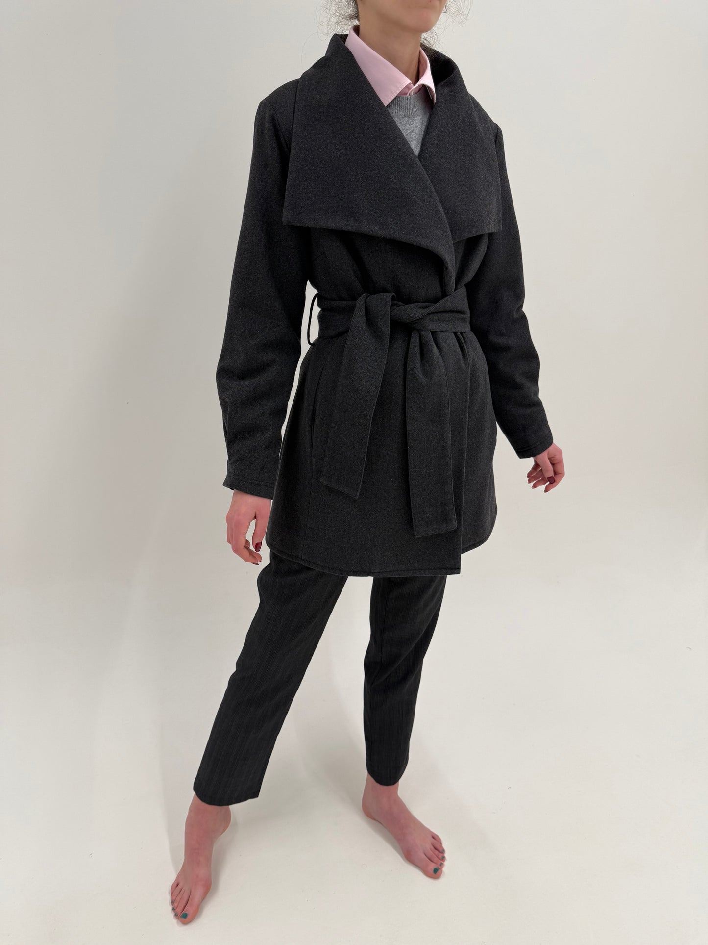 Palton din stofă plină excepțională de lana și extrafina cu guler amplu și cordon lat