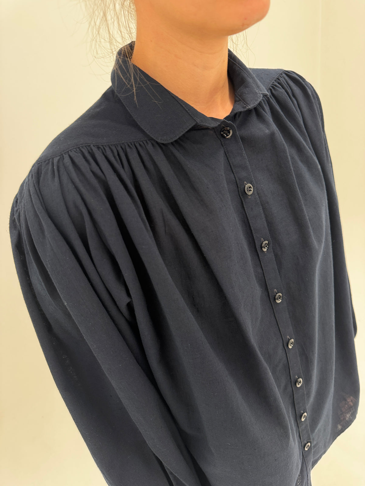 Cămașa vintage drapata cu mâneci ample și manșetă îngustată Navy blue