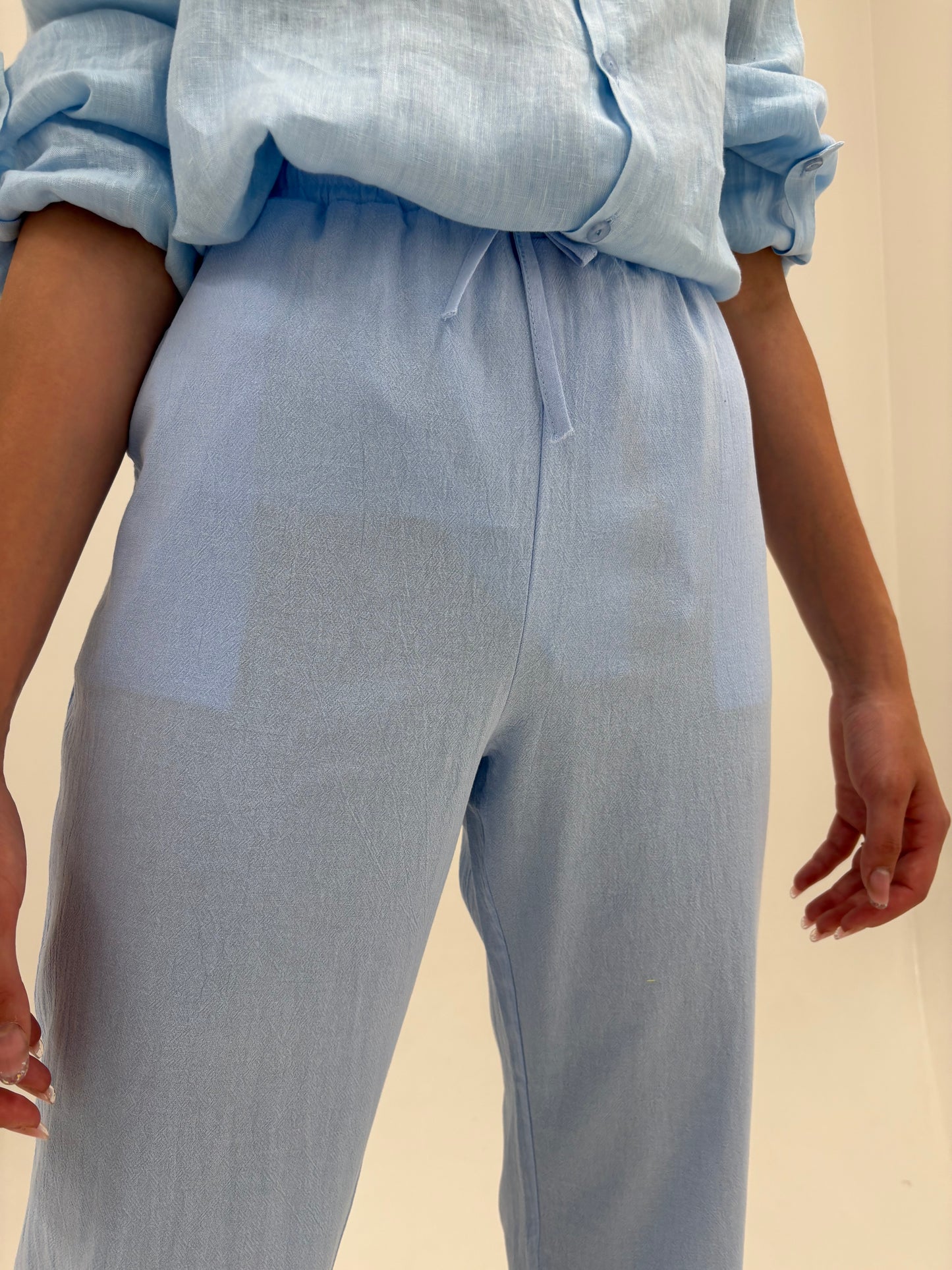 Pantaloni baby blue petite cu talie elastică din panzica de bumbac