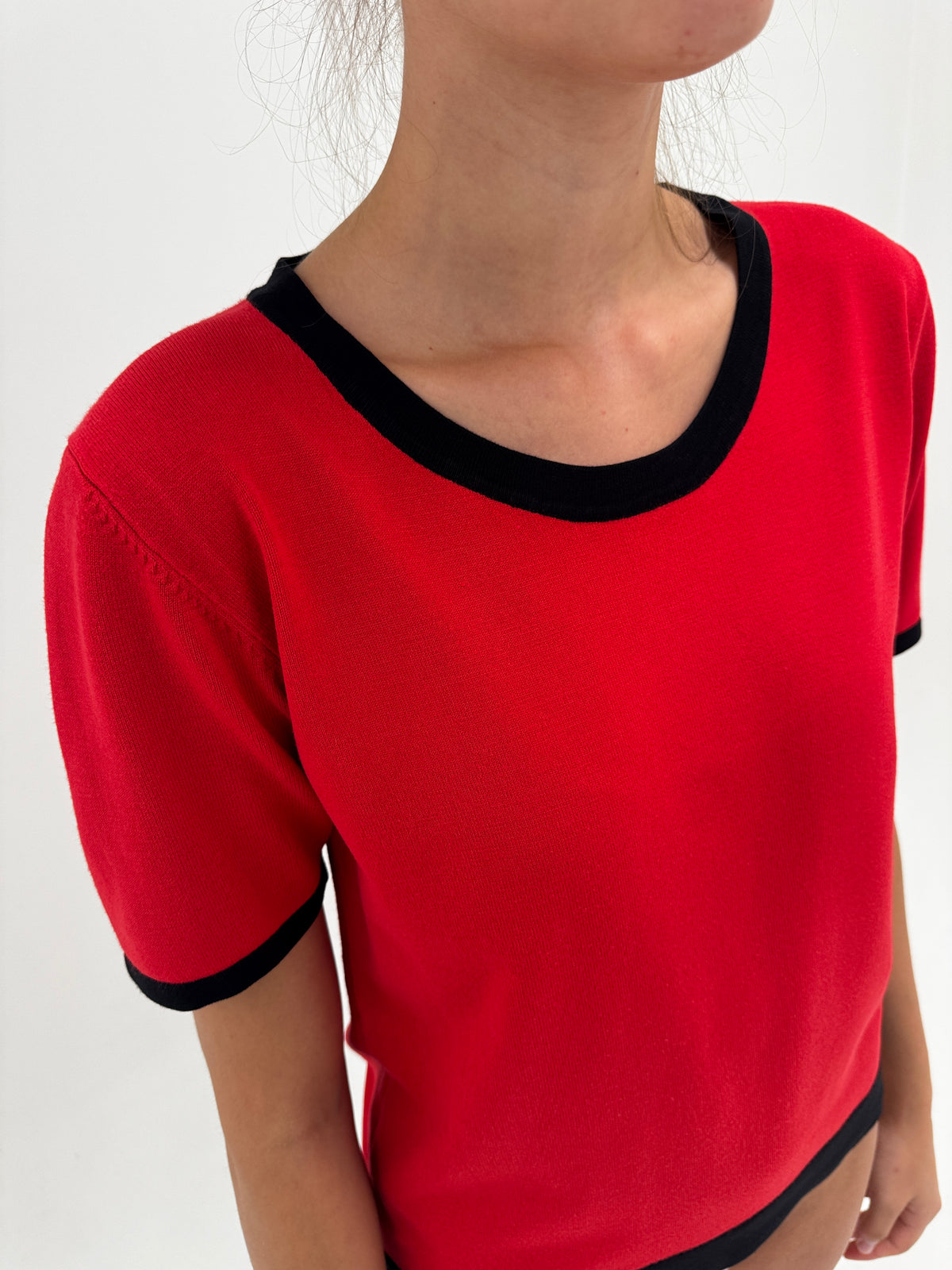 Top cherry red de brand premium din bumbac cu paspoal negru