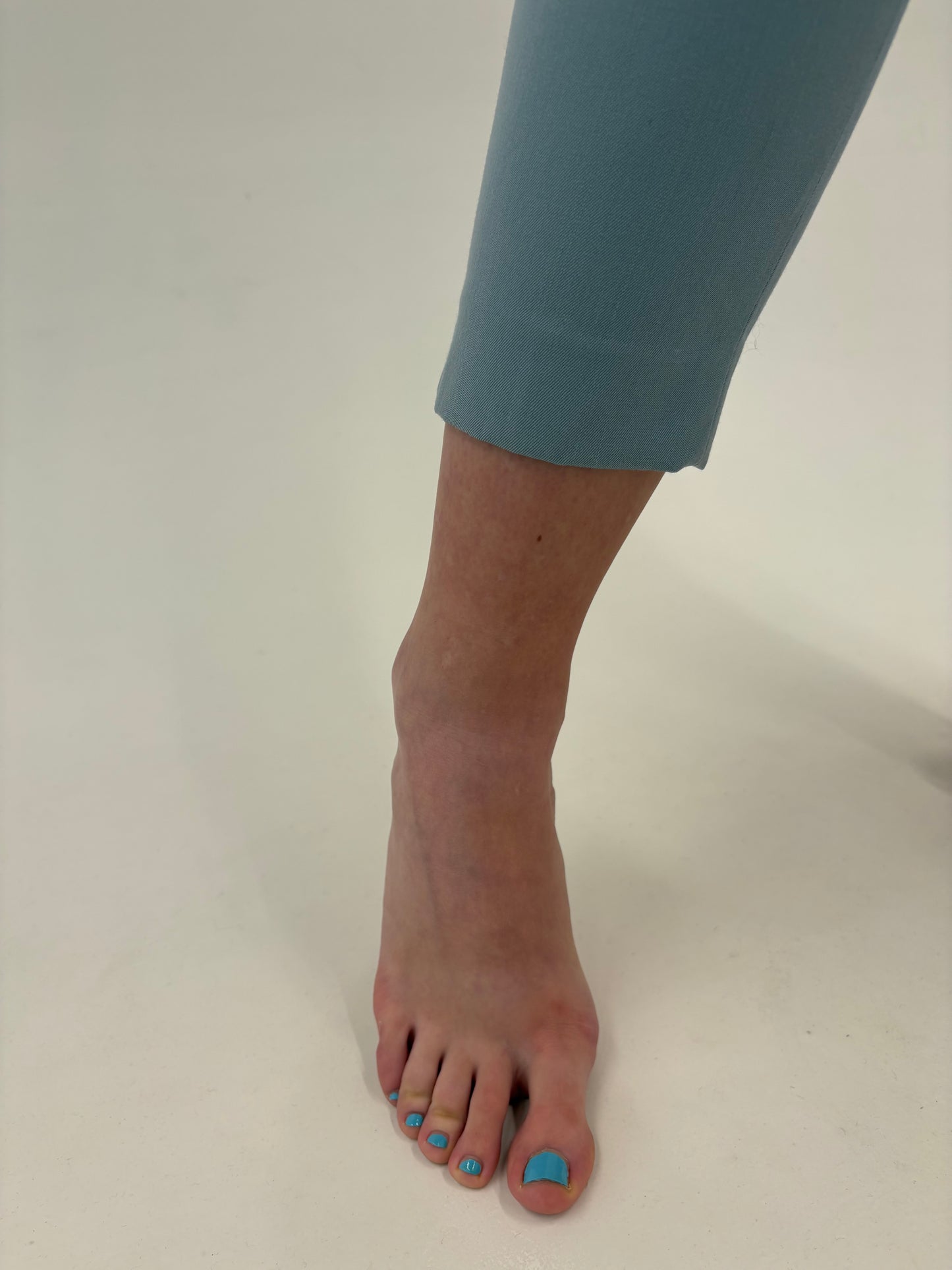 Pantaloni țigaretă Marella by Max Mara baby blue din lana extrafina