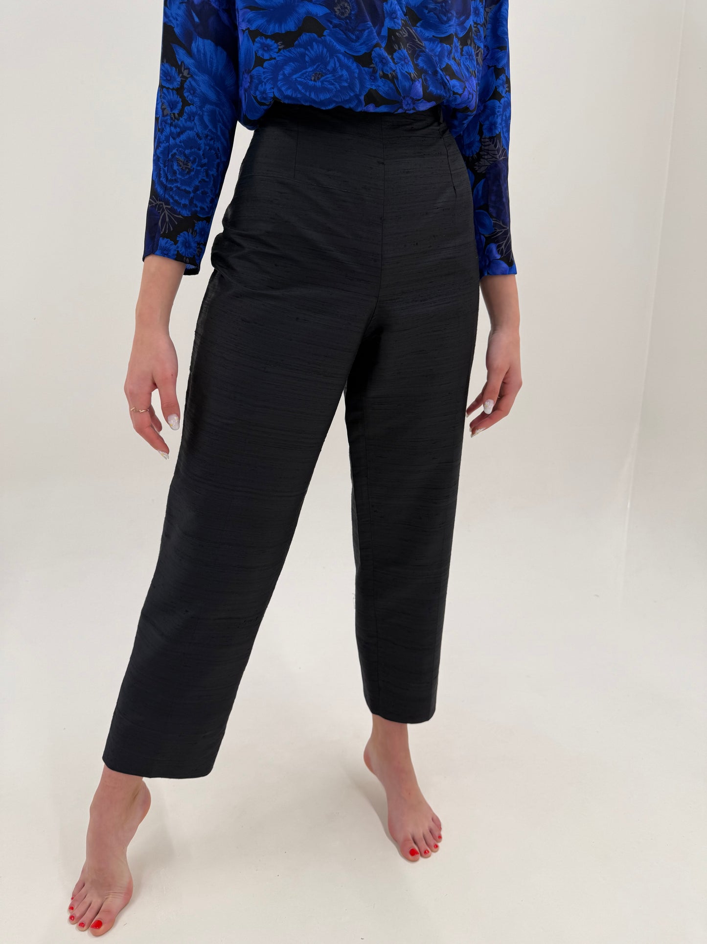 Pantaloni negri din gama Max Mara din mătase naturală dupioni mom fit