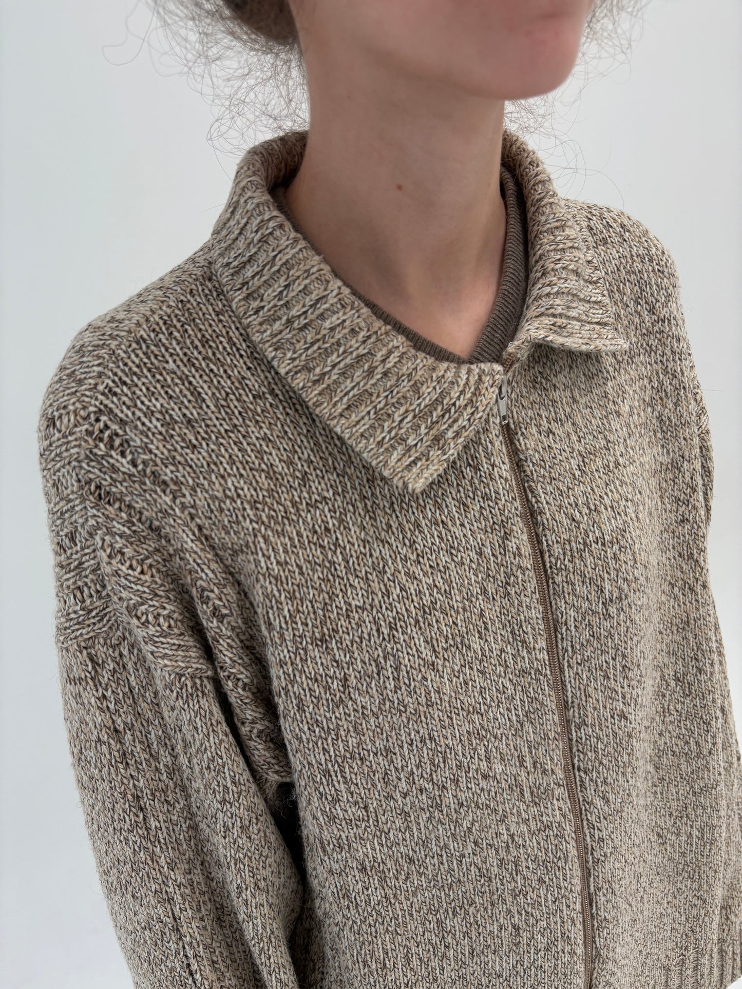 Pulover polo gros în nuanțe de nude cu fermoar din lana plină