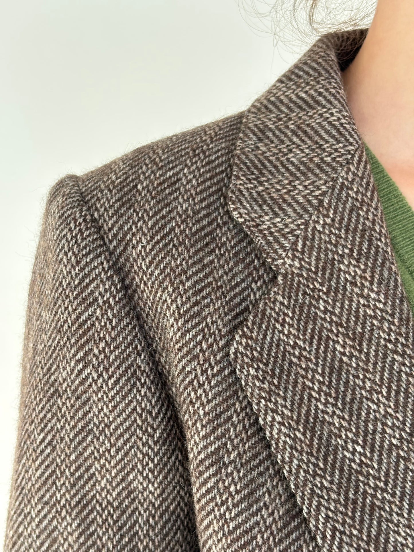 Sacou gros din teeed Chevron de lana în nuanțe neutre