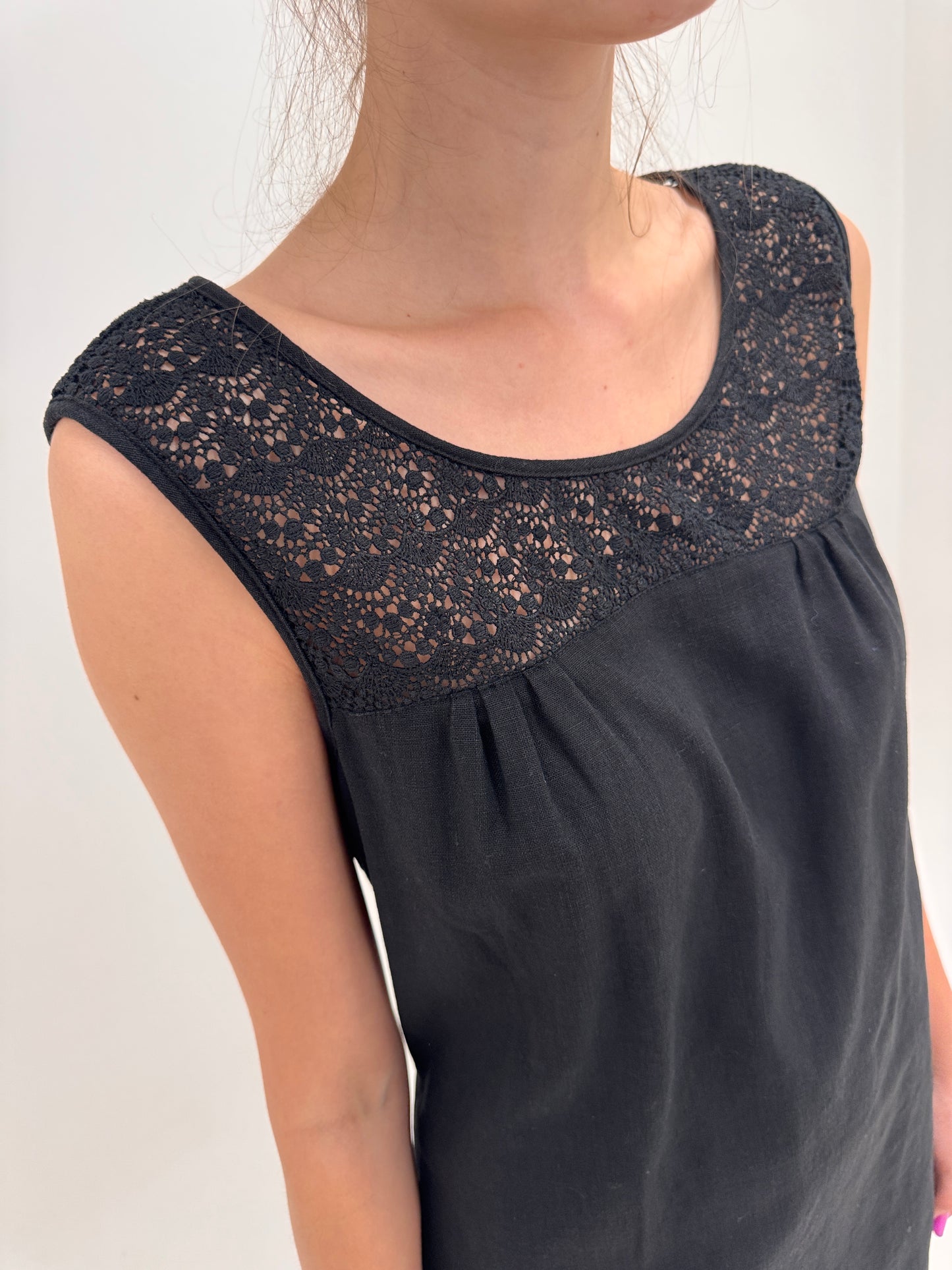 LBD vintage din pânză de in și bumbac cu dantelă macrame in croi lejer