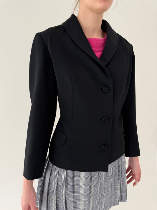 Sacou negru cambrat cu revere rotunjite din stofă de lana extrafina