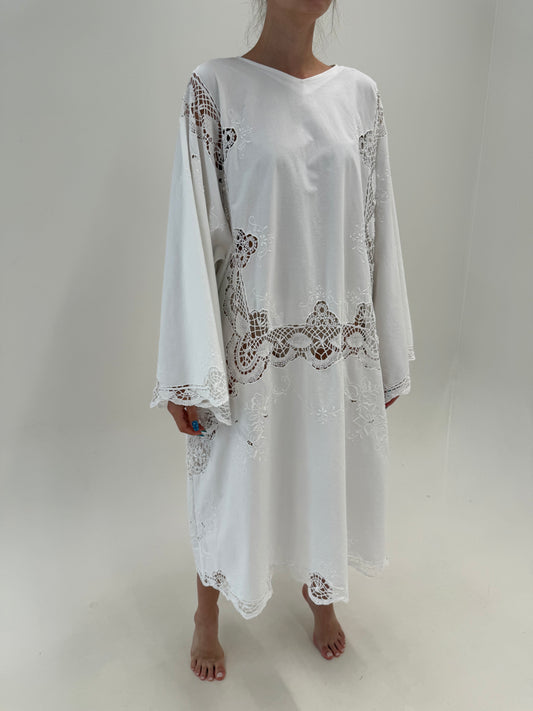 Kaftan bijterie cu broderie manuală și macrame lucrat manual în croi amplu