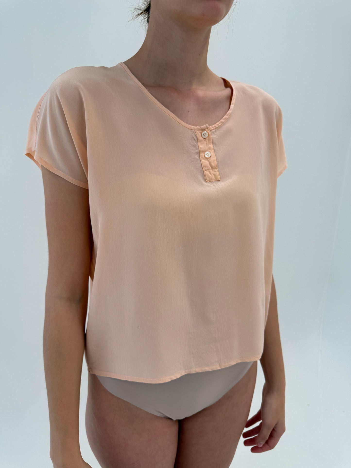 Top în croi lejer minimalist din mătase naturală în culoare pudrată