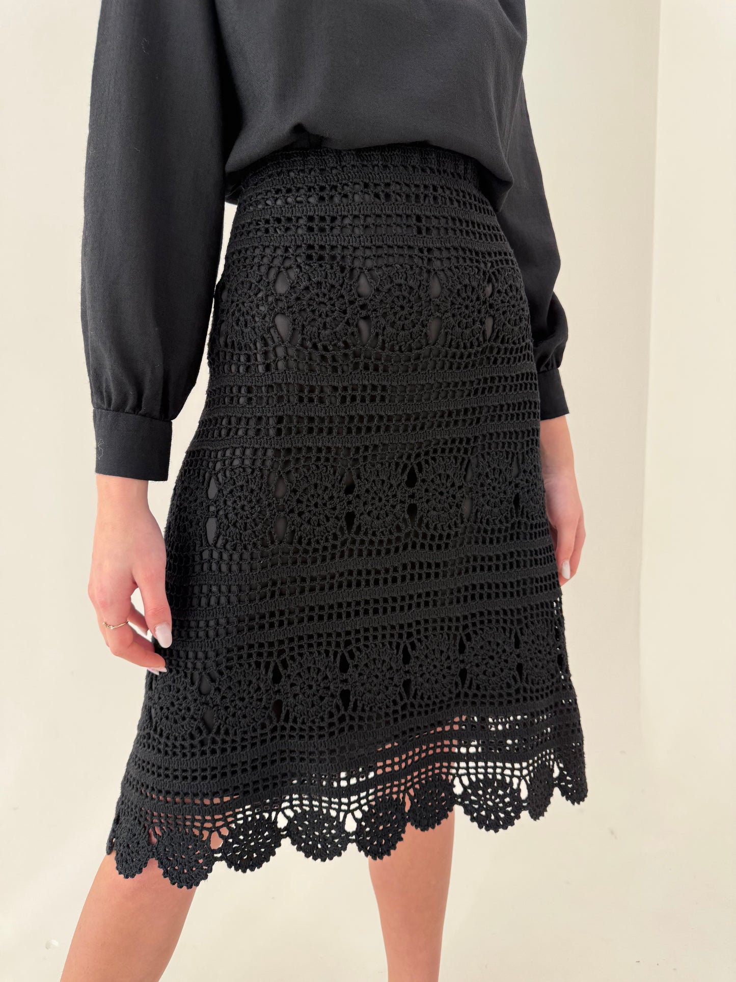 Fustă neagră din macrame lucrat manual în bie cu talie ultra înaltă elastică