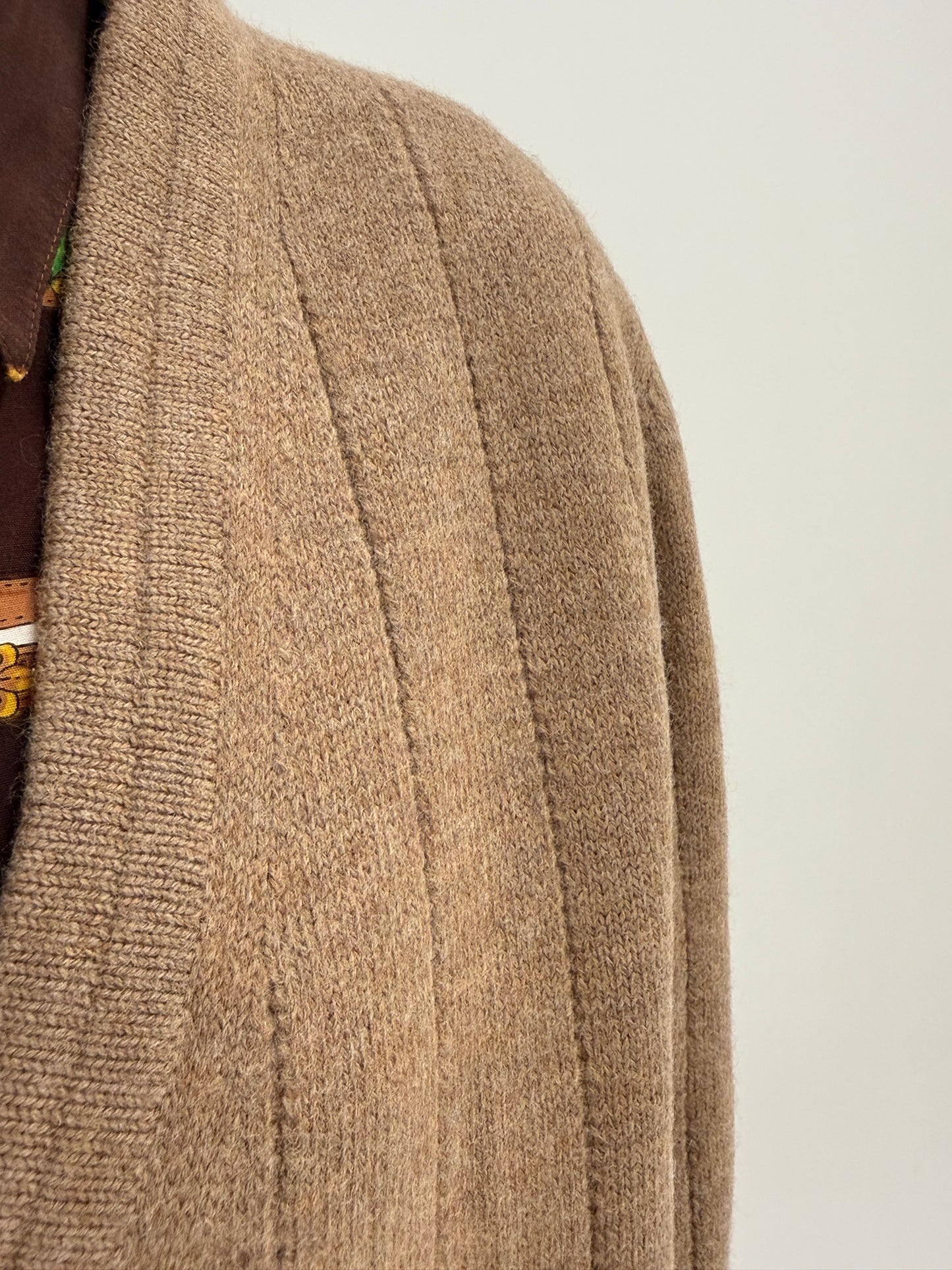 Cardigan super gros camel din lana merino extrafina de gramaj super mare