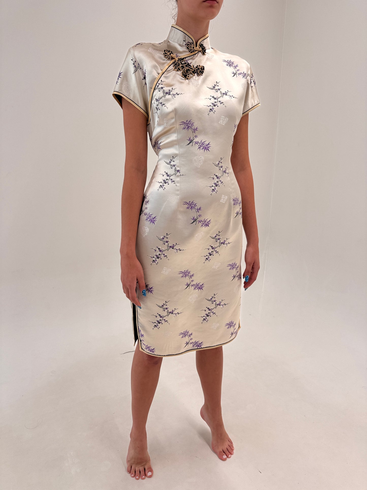 Rochie din jacquard de mătase naturală silver gray cu influențe asiatice