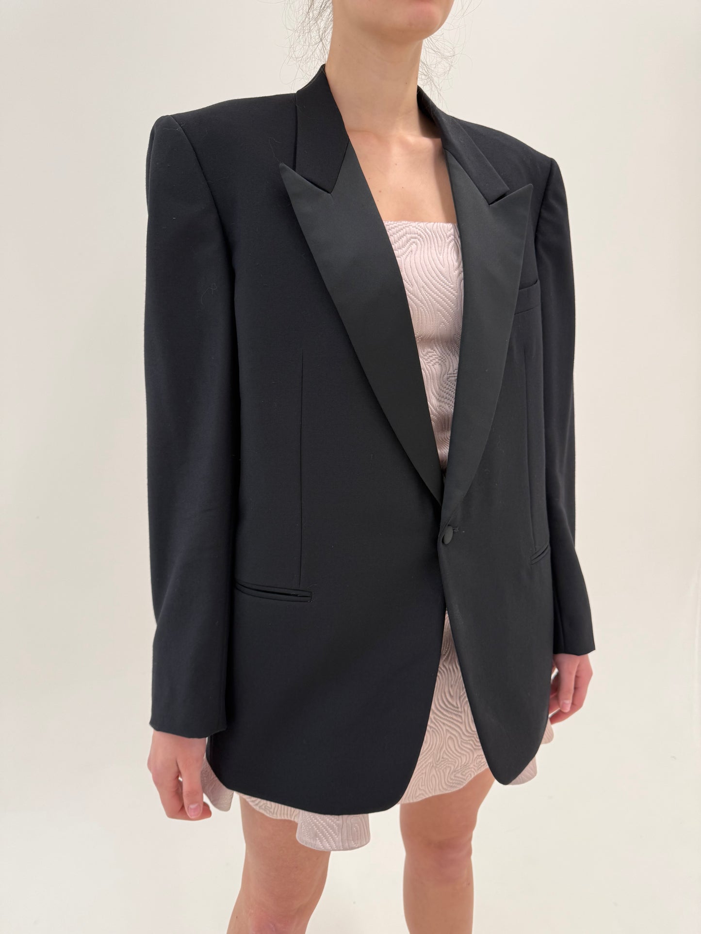 Sacou Yves Saint Laurent cu revere satinate din stofita lightweight all season