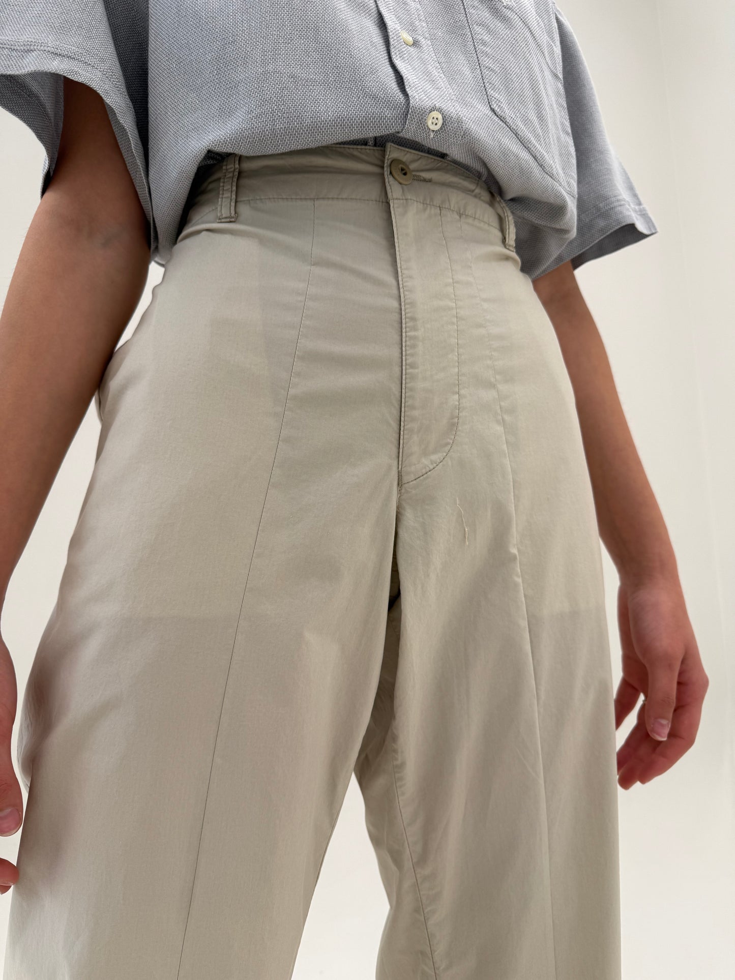 Pantaloni Hugo Boss de vară din poplin excepțional de bumbac sand nude