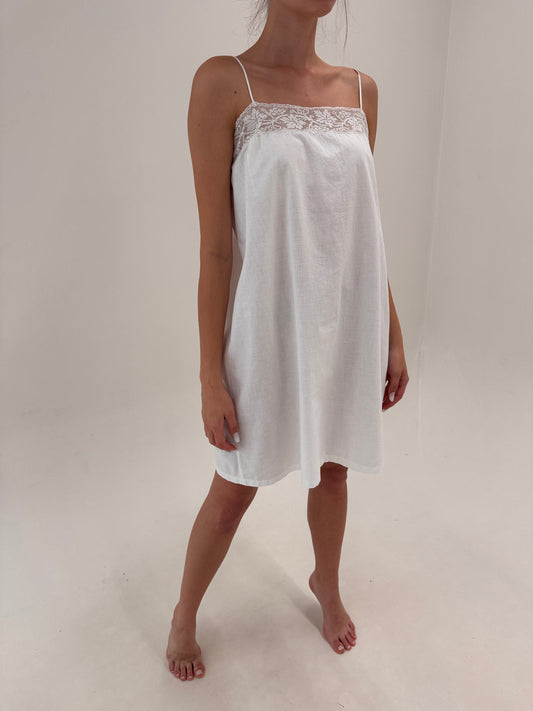 Rochie Old vintage superbă cu macrame delicat lucrat manual din panza de in