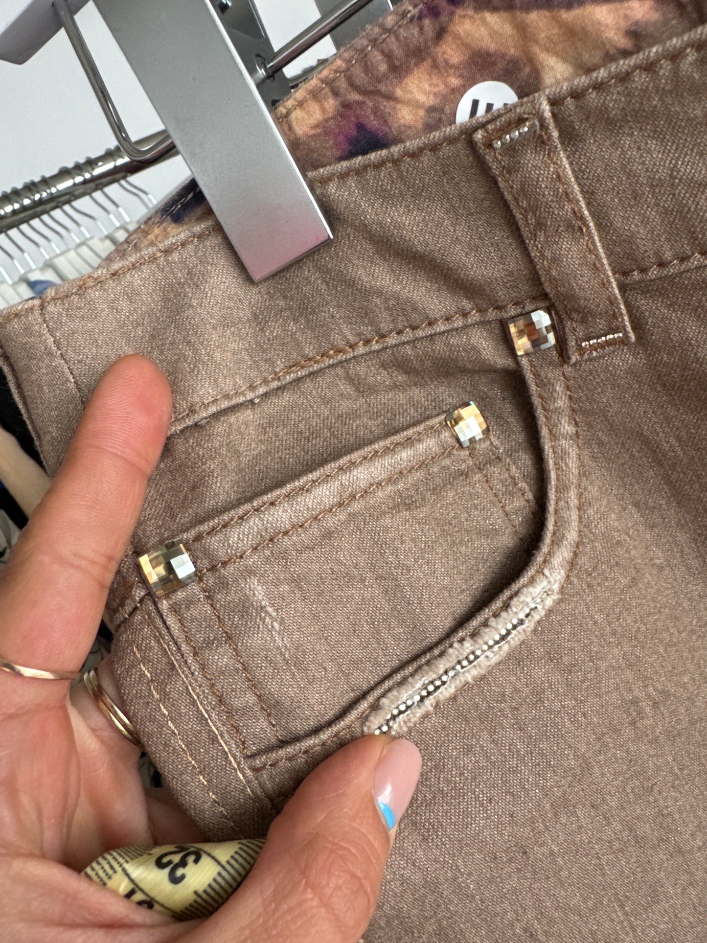 Pantaloni Escada de vară care au lait din bumbac modelator tall